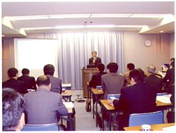 写真:講演会の模様